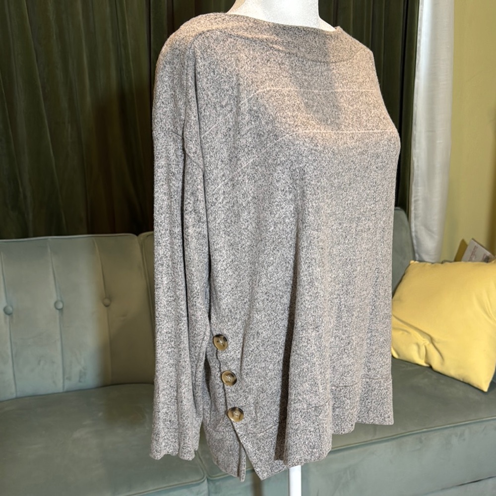 Kim & Cami Gray 3/4 Sleeve Boat Neck Knit Blouse Button Detail - Picture 5 of 6